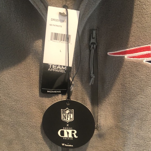 NWT!!!  NFL Patriots gray fleece vest! Size Large. - Picture 5 of 9
